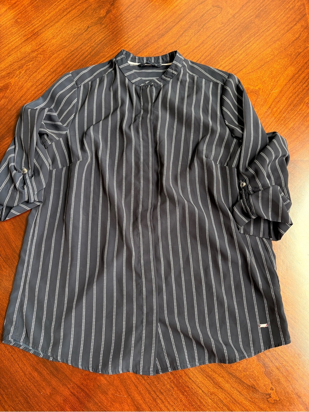Women’s Tommy Hilfiger Navy Vertical Stripe Button-Front Shirt Small